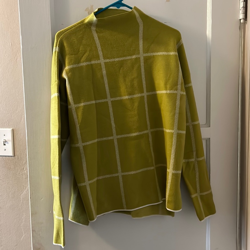 DONATING SOON - MAKE OFFERS! 
Max Studio Sweater